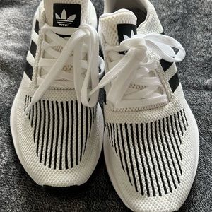 Adidas Swift Run